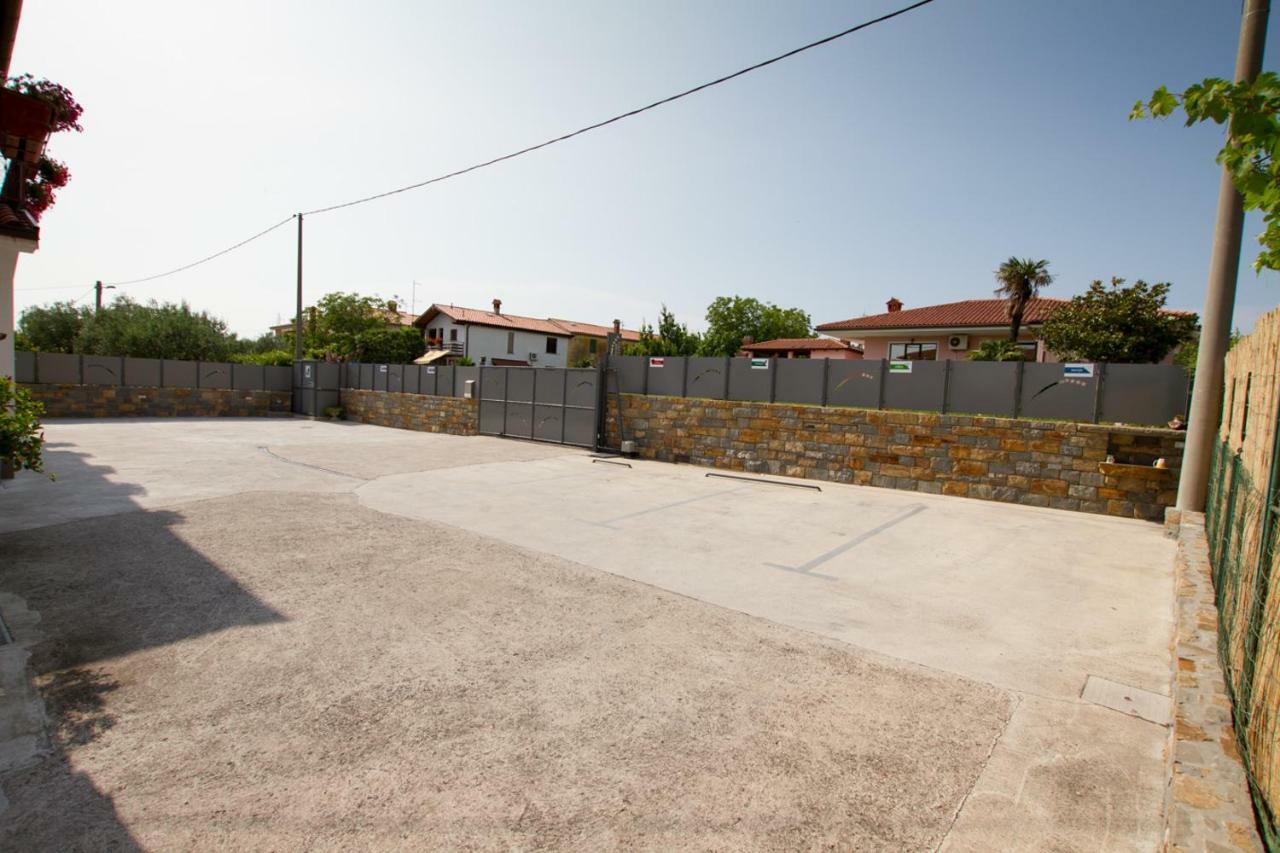 Apartmaji Sobe Zvezda Pobegi Exterior foto